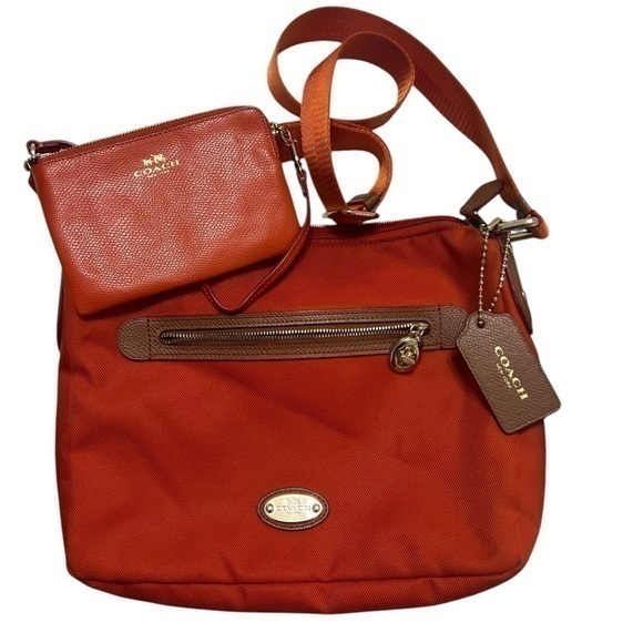 Coach Handbags - Vintage coach STAGECOACH WORANGE LEATHER Coach Sawyer
Crossbody orange duo